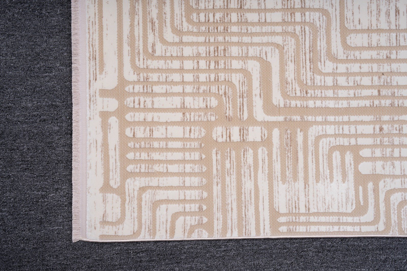 Persian silk carpet - Image 5