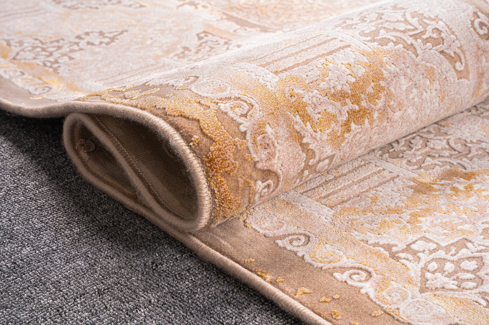 Persian silk carpet - Image 3