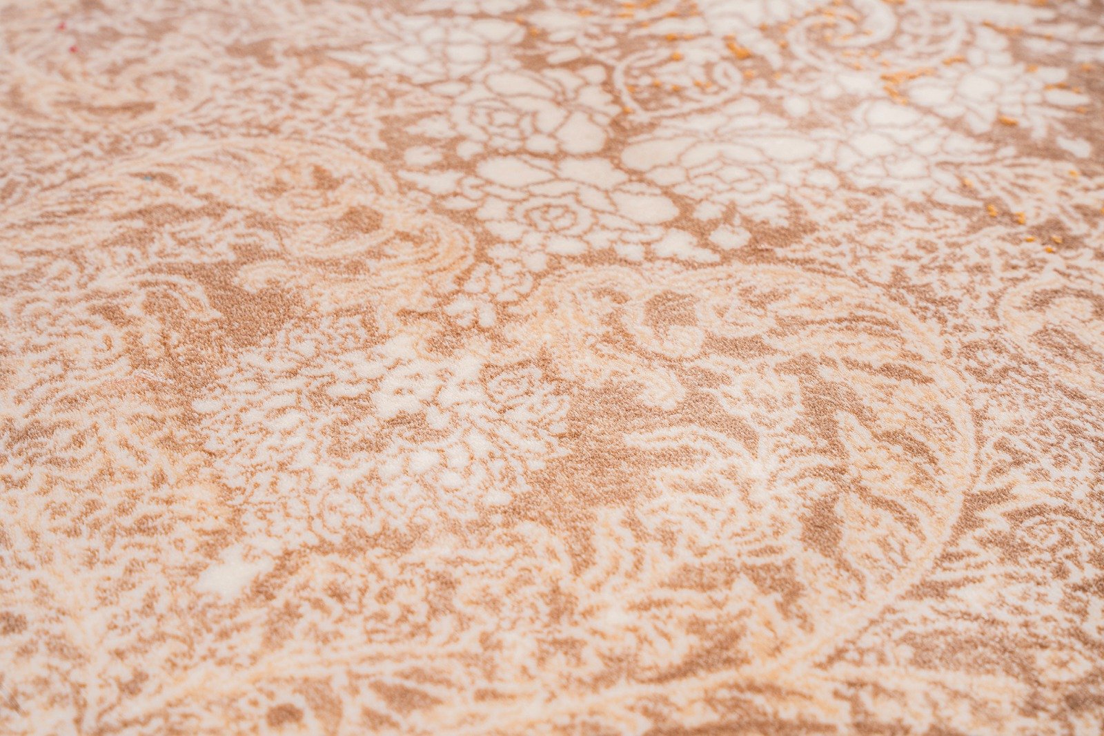 Persian silk carpet - Image 2